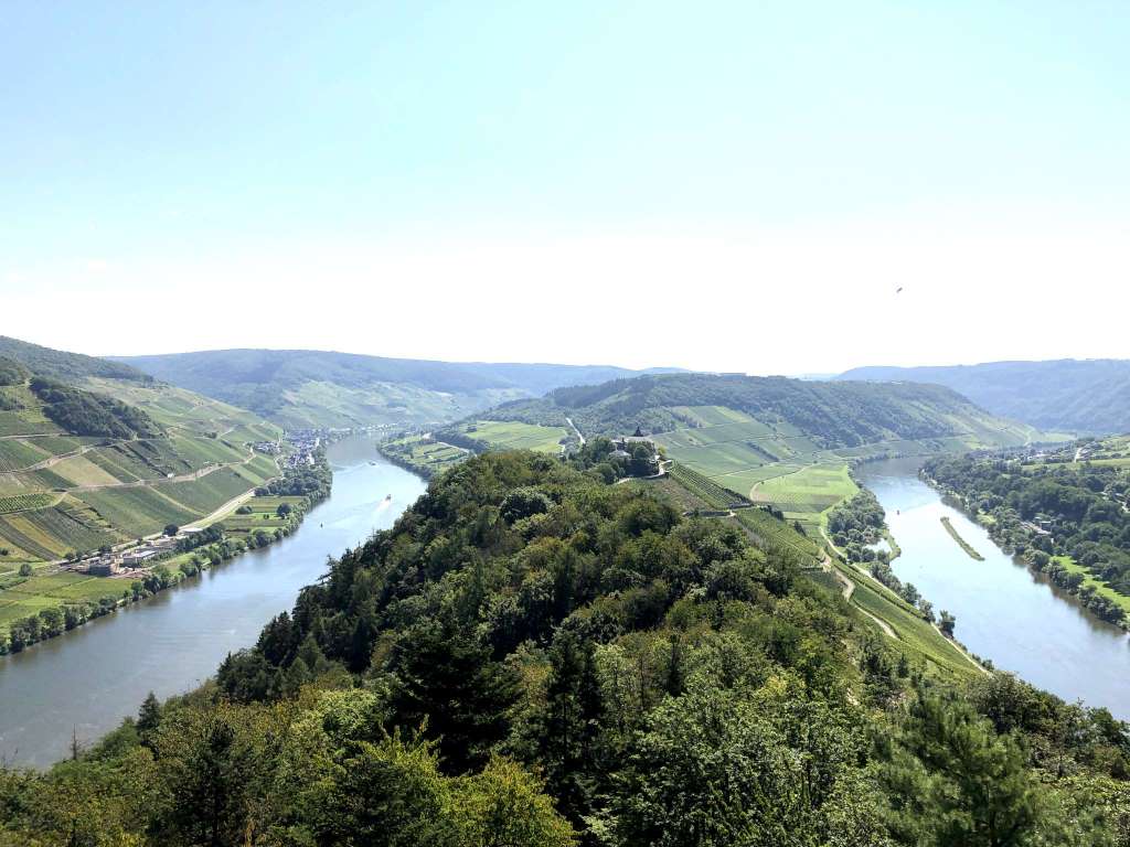 Moselschleife mit Marienburg - Urlaub an der Mosel in Ferienhaus Bullay, Königswiese 19, 56859 Bullay (Mosel)